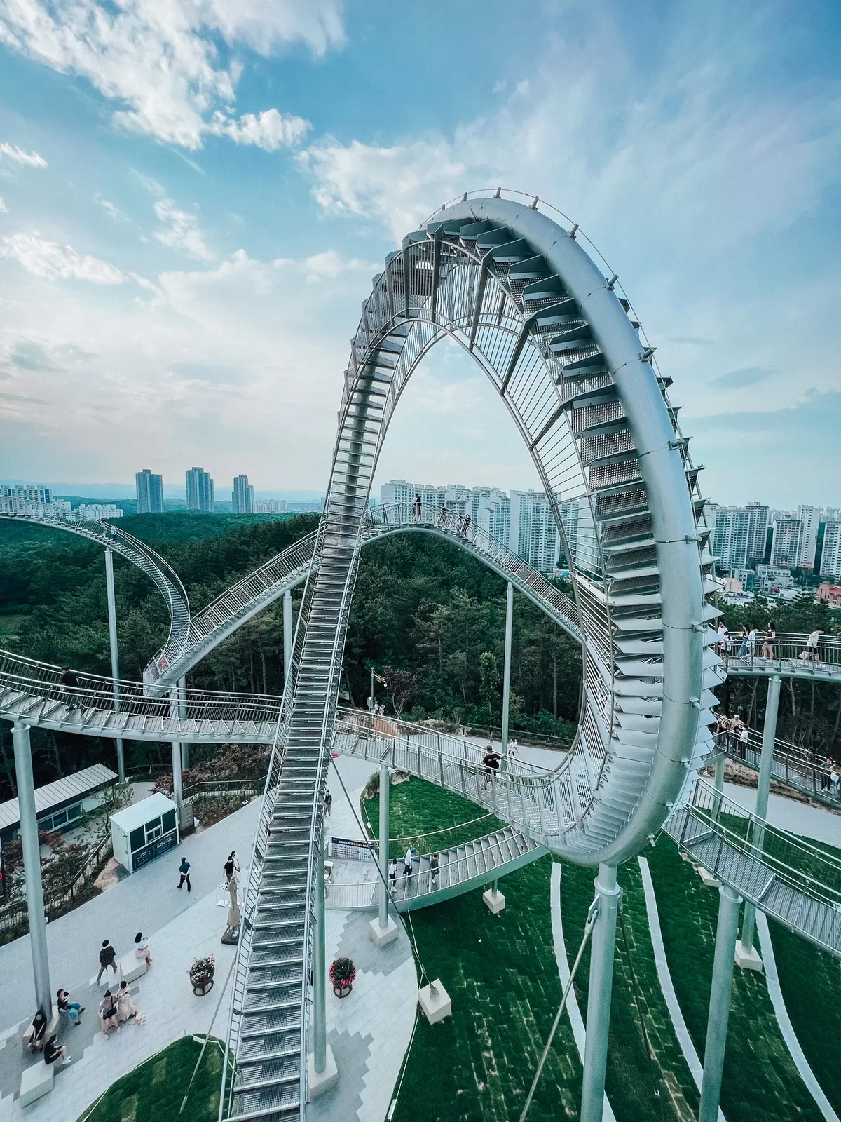 🎢 The First Walkable Roller Coaster in Korea | Gallery posted by ...