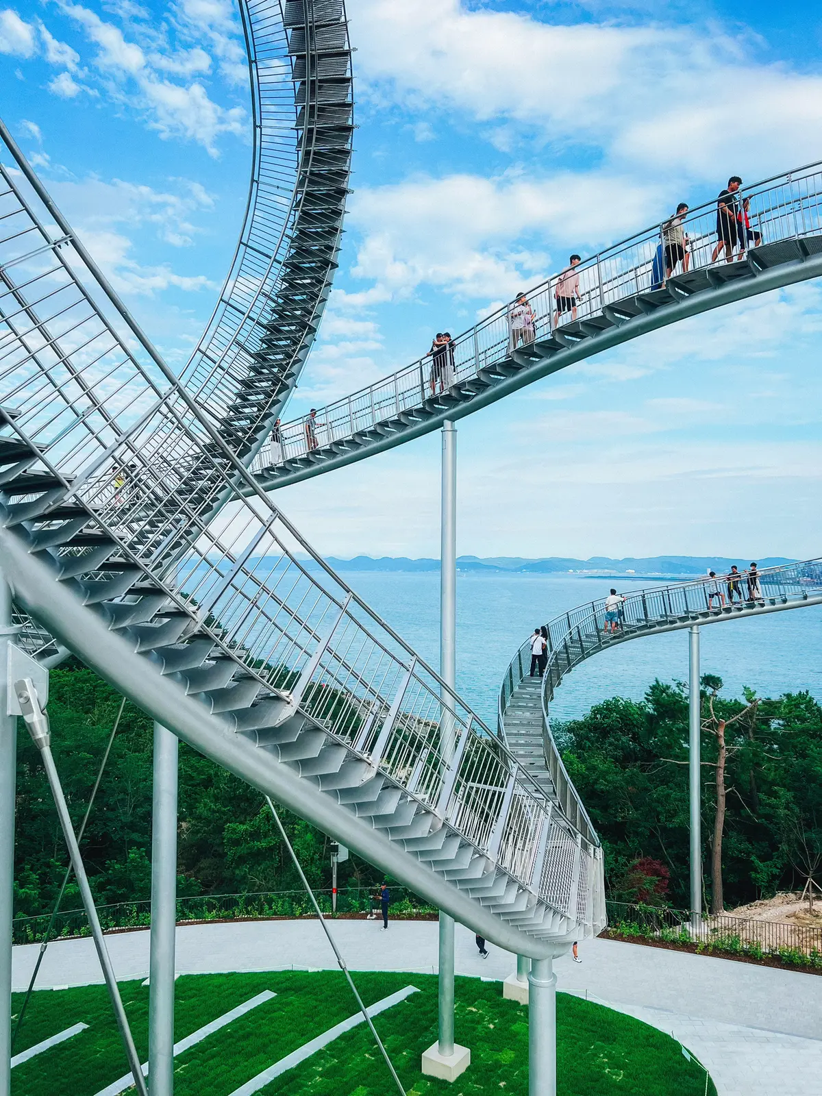 🎢 The First Walkable Roller Coaster in Korea | Gallery posted by ...